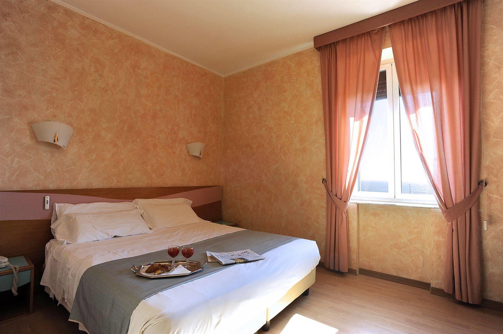 Hotel Bellavista Ostia Buitenkant foto