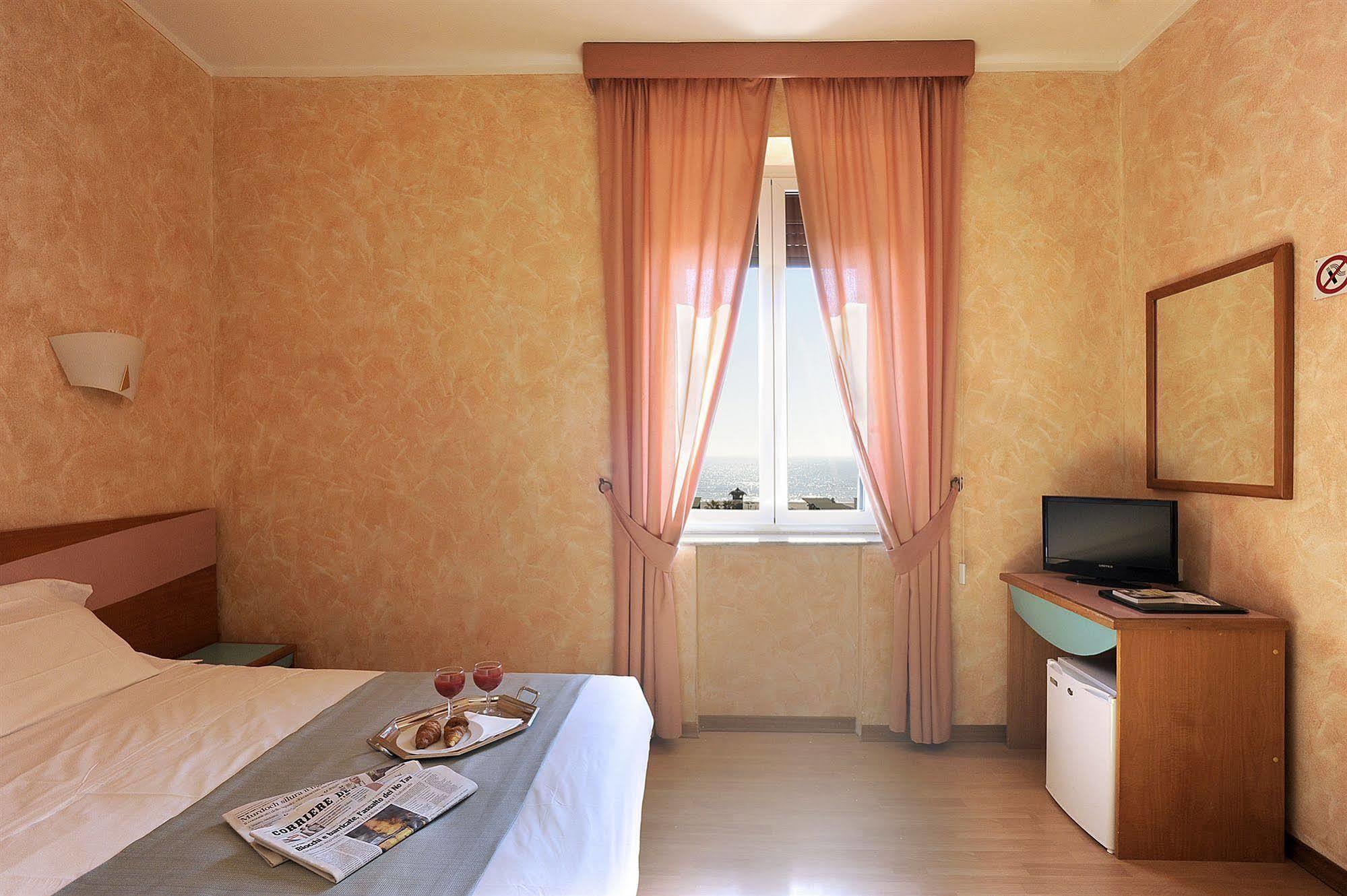 Hotel Bellavista Ostia Buitenkant foto